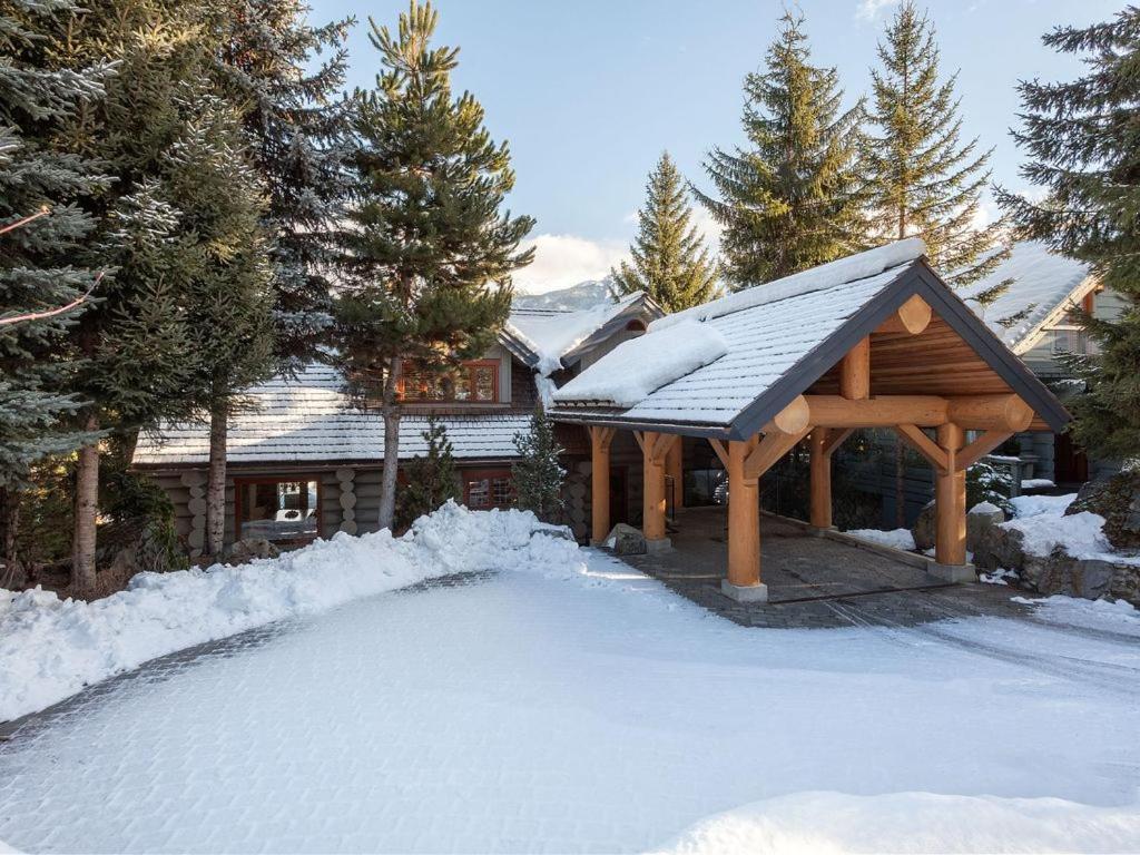 Beautiful 5 Bedroom Log Home With Spectacular Views Whistler Eksteriør billede