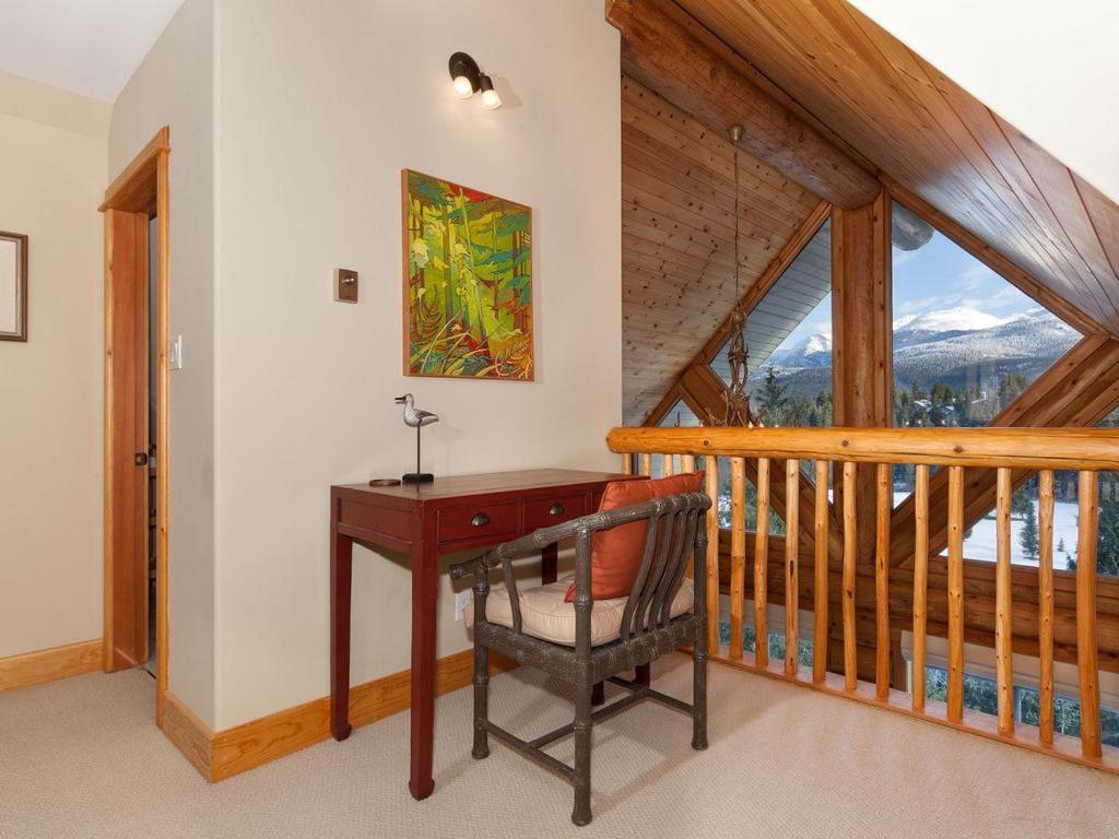 Beautiful 5 Bedroom Log Home With Spectacular Views Whistler Eksteriør billede